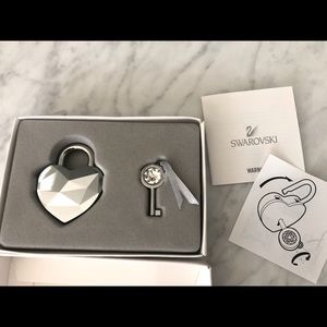 BNIB SWAROVSKI CRYSTAL Silver Heart Lock and Key